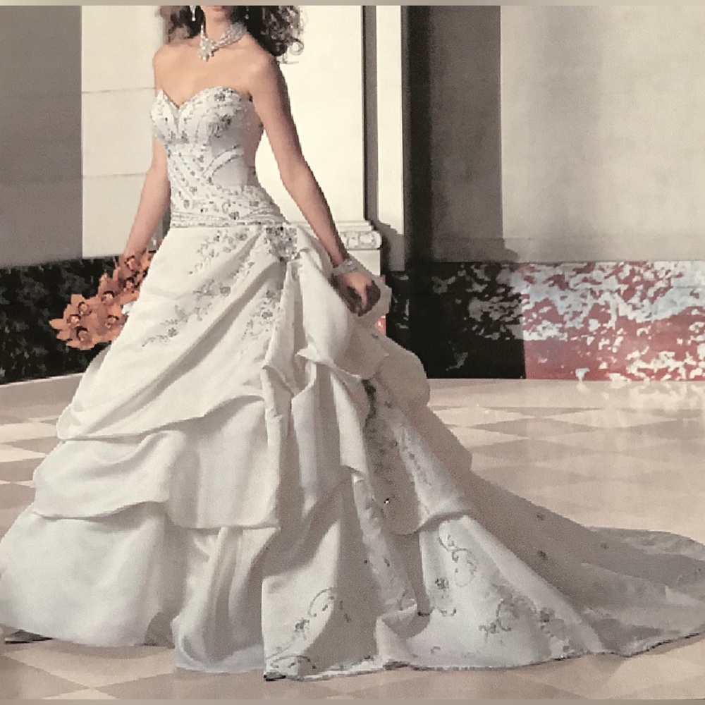 Eve of Milady Wedding Gown Couture CS 7905
